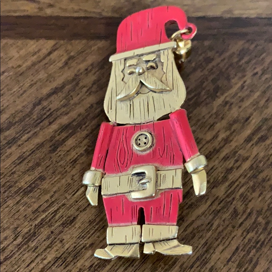 566 Vintage Danecraff Brooch